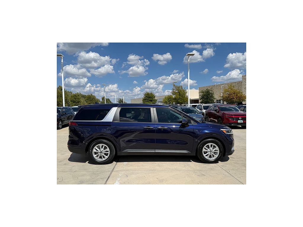 2022 Kia Carnival LX