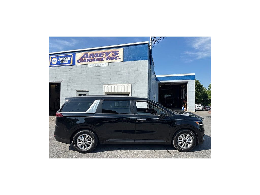 2023 Kia Carnival LX