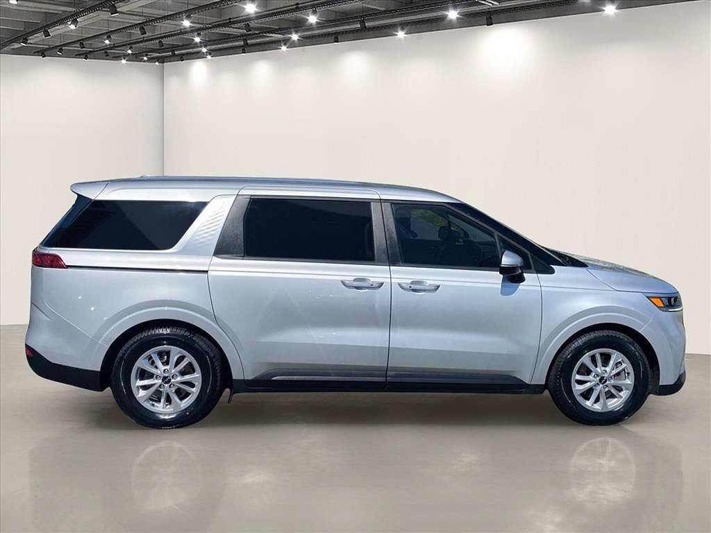 2022 Kia Carnival LX