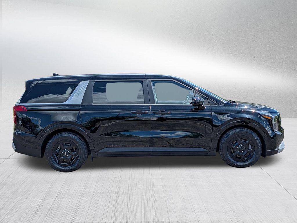 2025 Kia Carnival LX