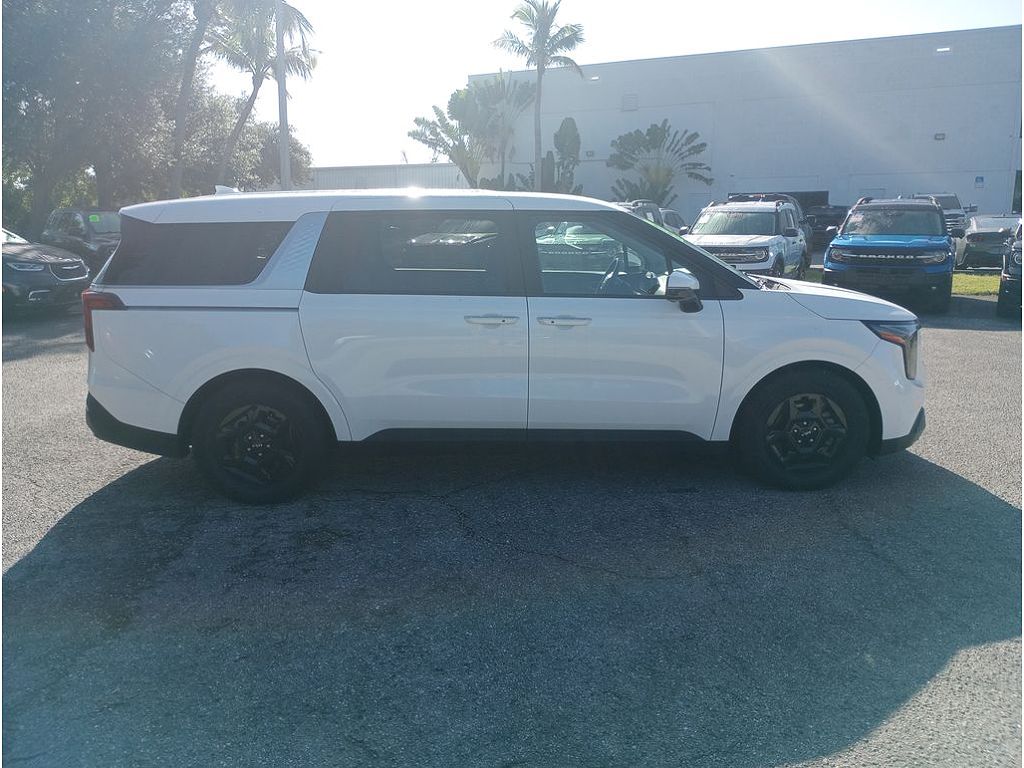 2025 Kia Carnival LX