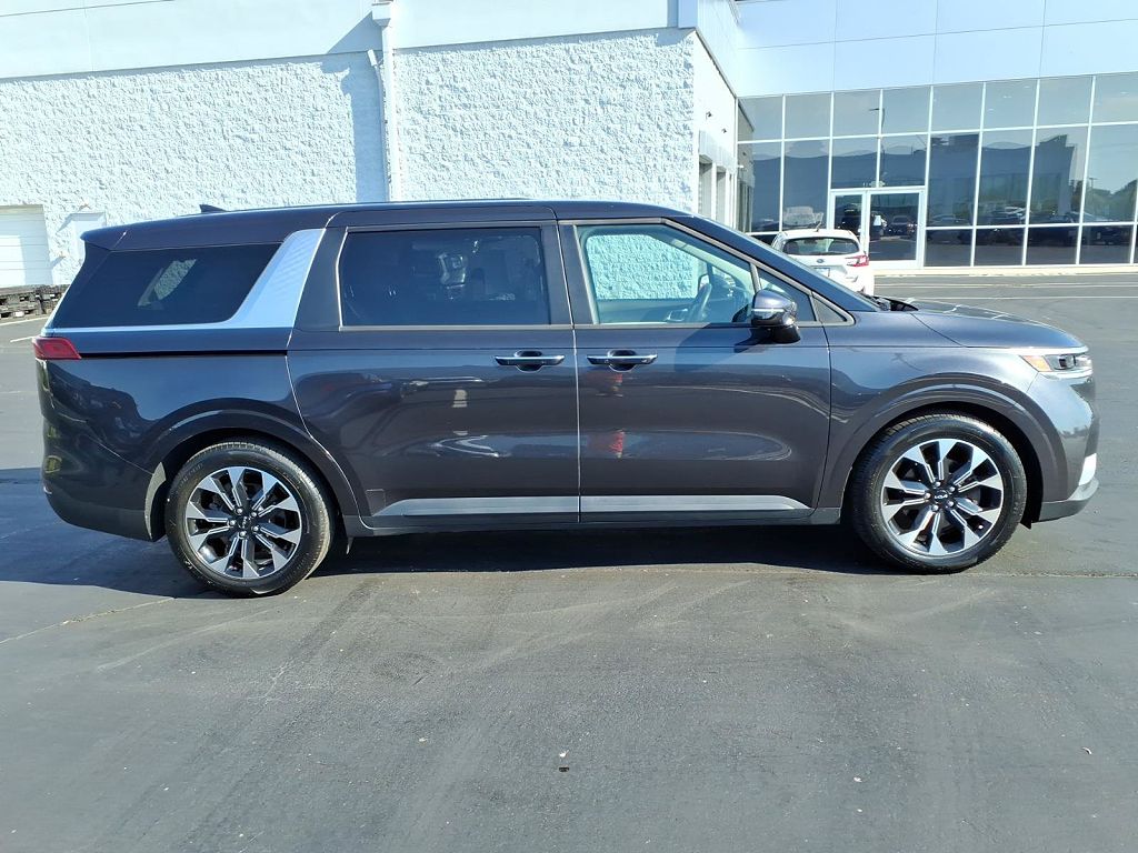 2023 Kia Carnival EX