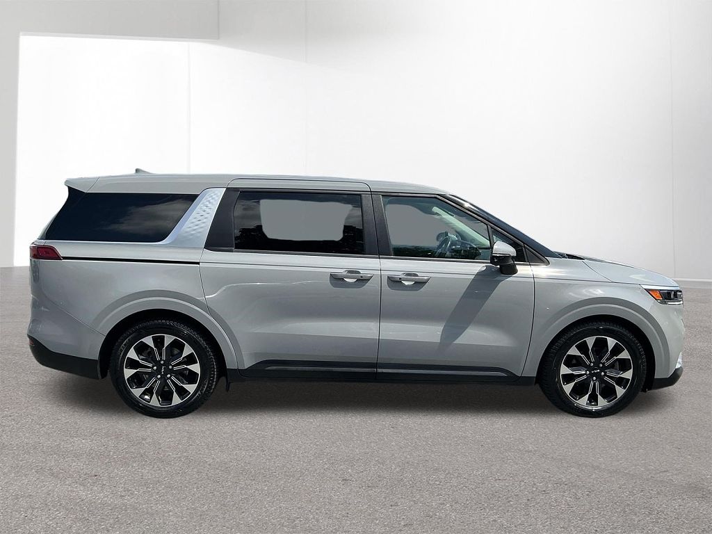 2024 Kia Carnival EX