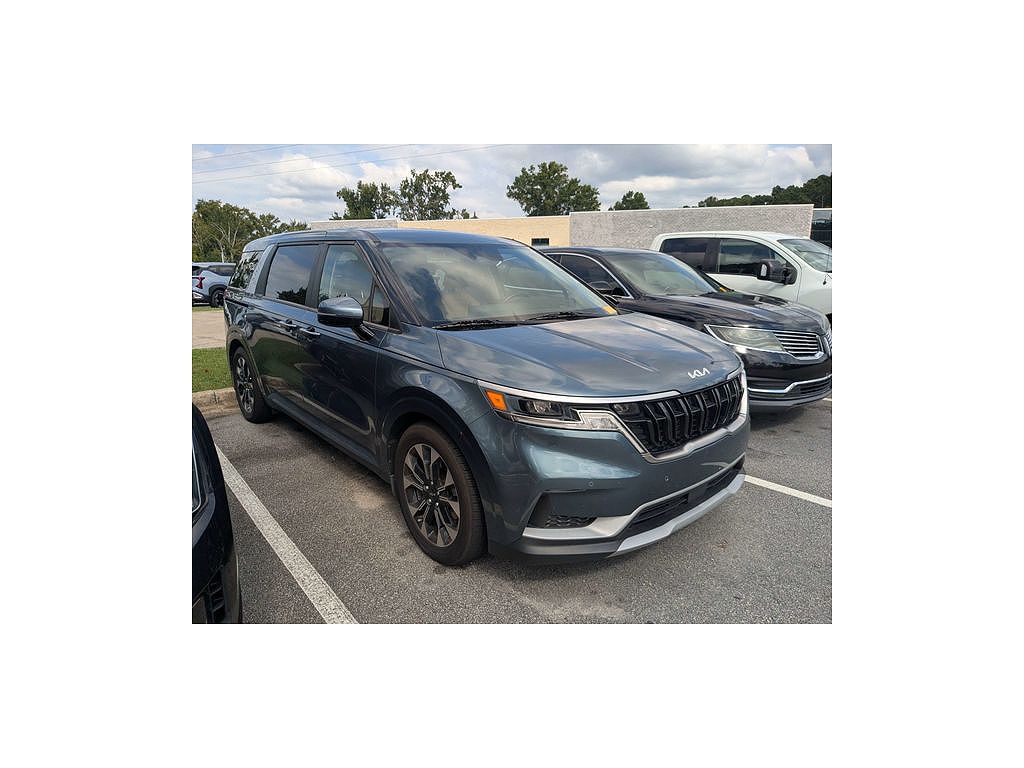2024 Kia Carnival EX
