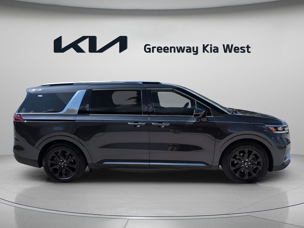 2024 Kia Carnival SX