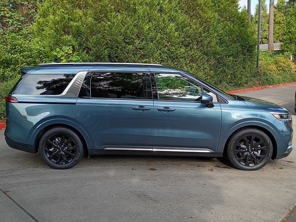 2024 Kia Carnival SX