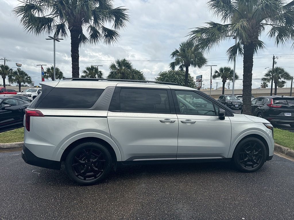 2025 Kia Carnival SX