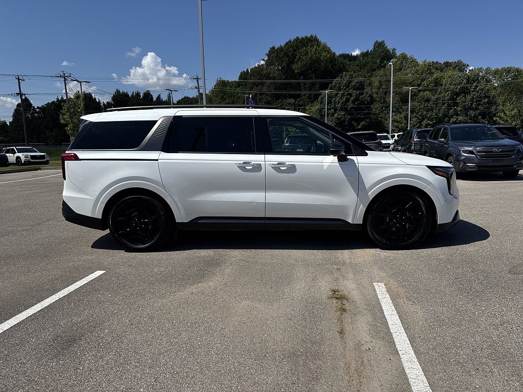 2025 Kia Carnival SX
