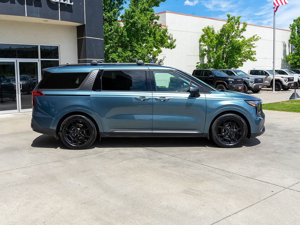 2025 Kia Carnival SX