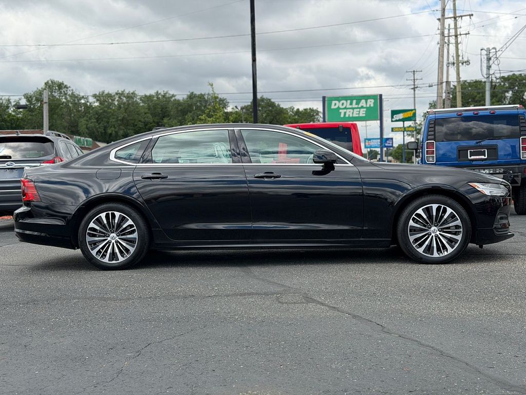2022 Volvo S90 B6 Momentum