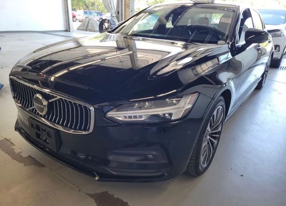 2022 Volvo S90 B6 Momentum