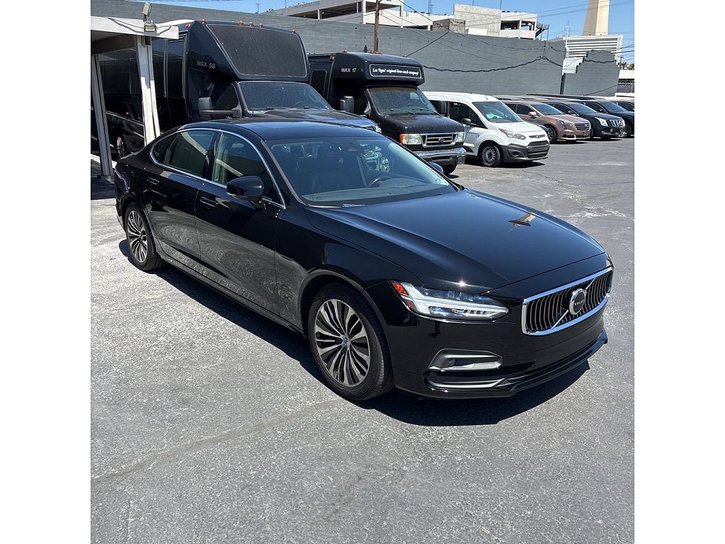 2022 Volvo S90 B6 Momentum