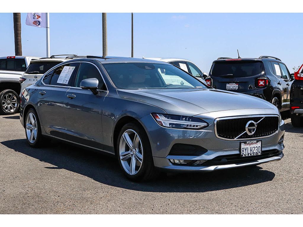 2018 Volvo S90 Momentum