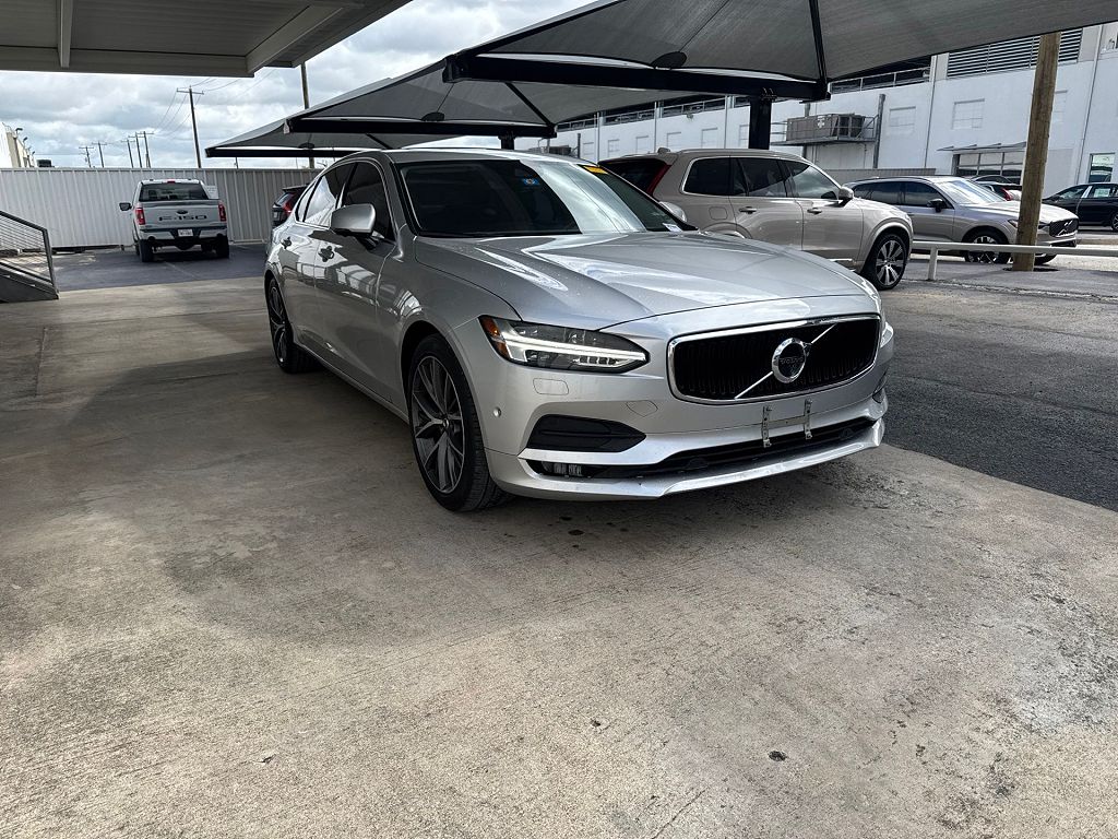 2018 Volvo S90 T5 Momentum
