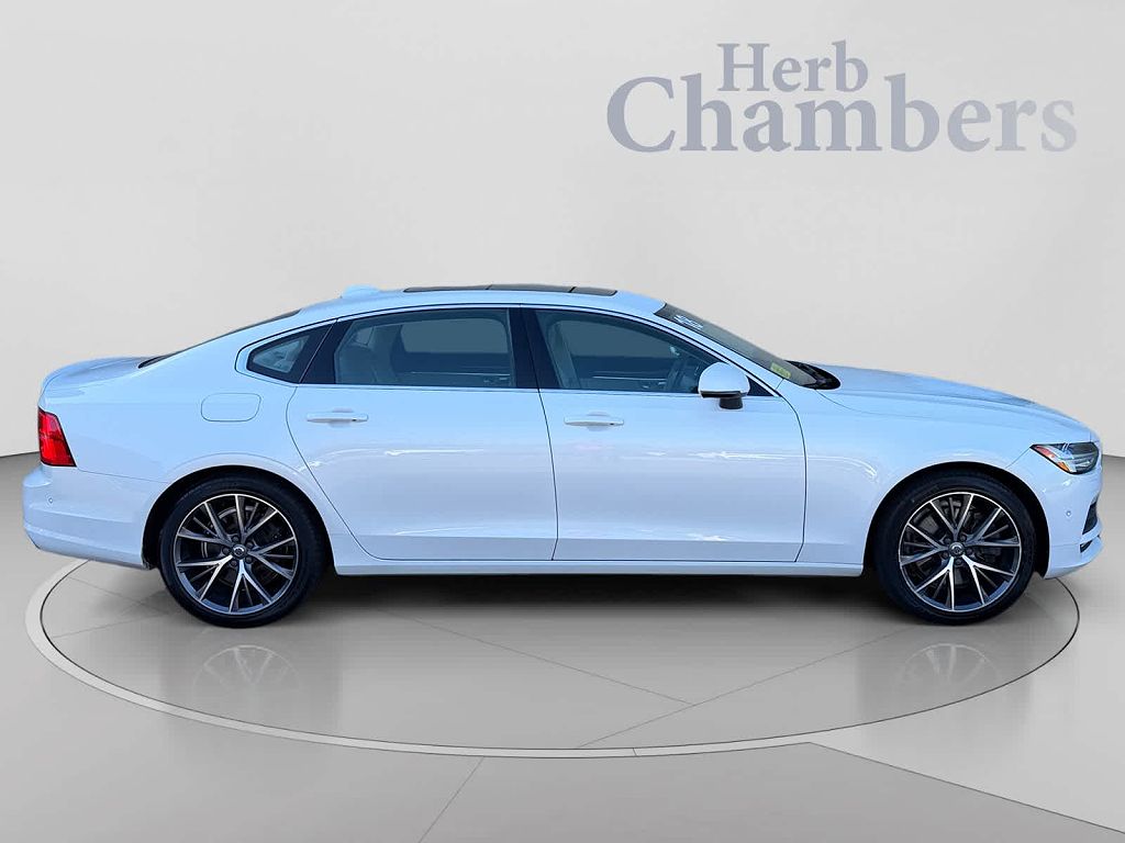 2018 Volvo S90 T6 Momentum