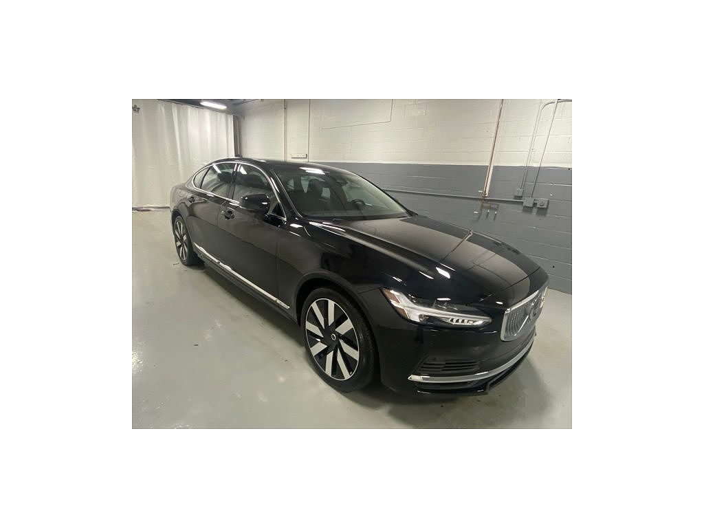 2025 Volvo S90 T8 Plus