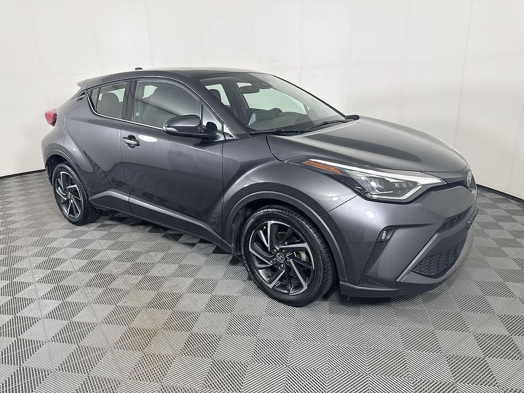 2022 Toyota C-HR XLE