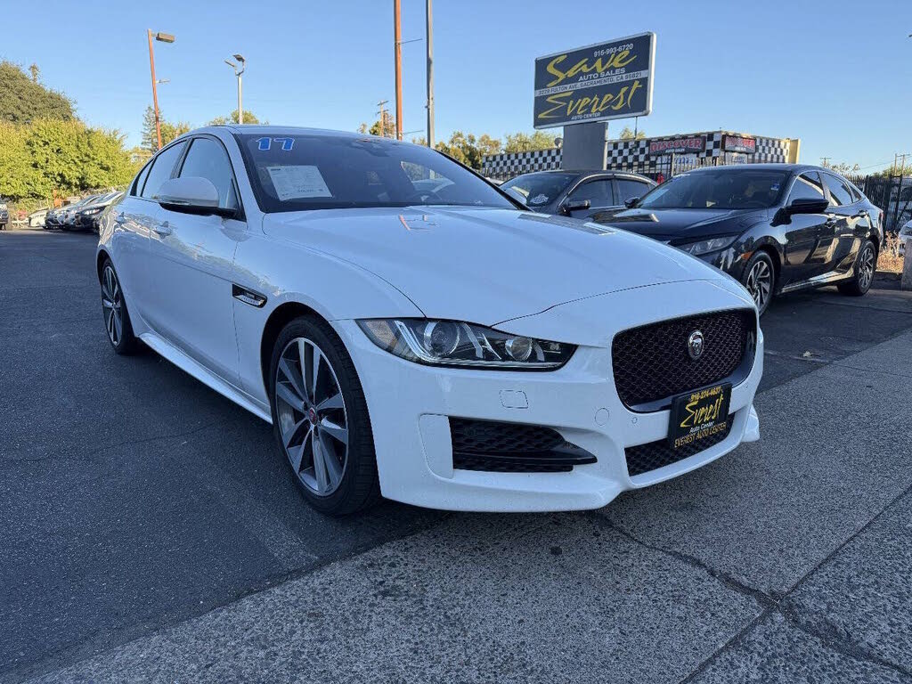 2017 Jaguar XE 35t R-Sport