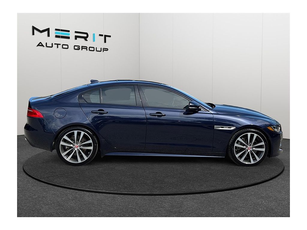 2017 Jaguar XE 35t R-Sport