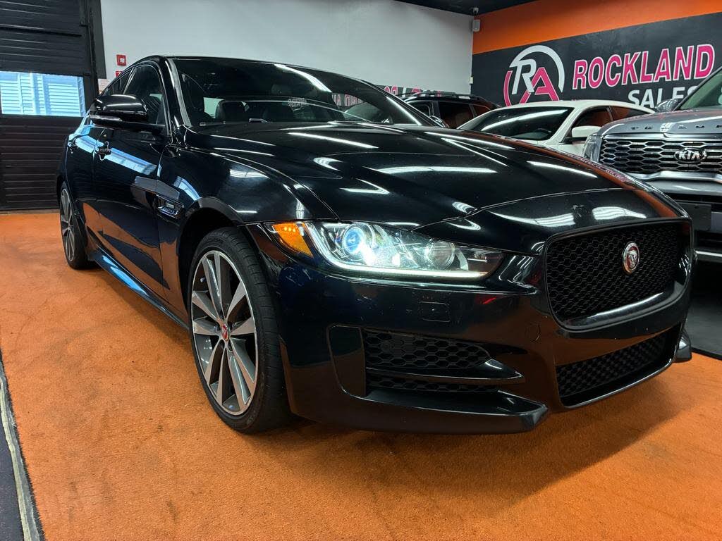 2017 Jaguar XE 35t R-Sport