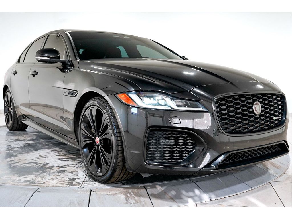 2022 Jaguar XF R-Dynamic SE