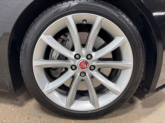 Jaguar F-Type P300 2020 — миниатюра 11