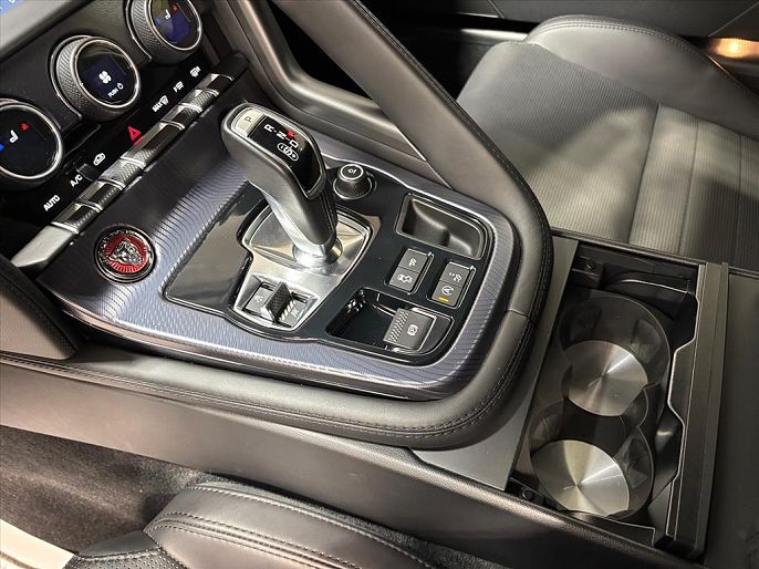 Jaguar F-Type P300 2020 — миниатюра 13