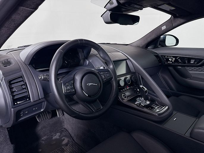 Jaguar F-Type P450 75 2024 — миниатюра 9