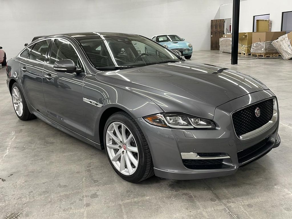 2019 Jaguar XJ R-Sport