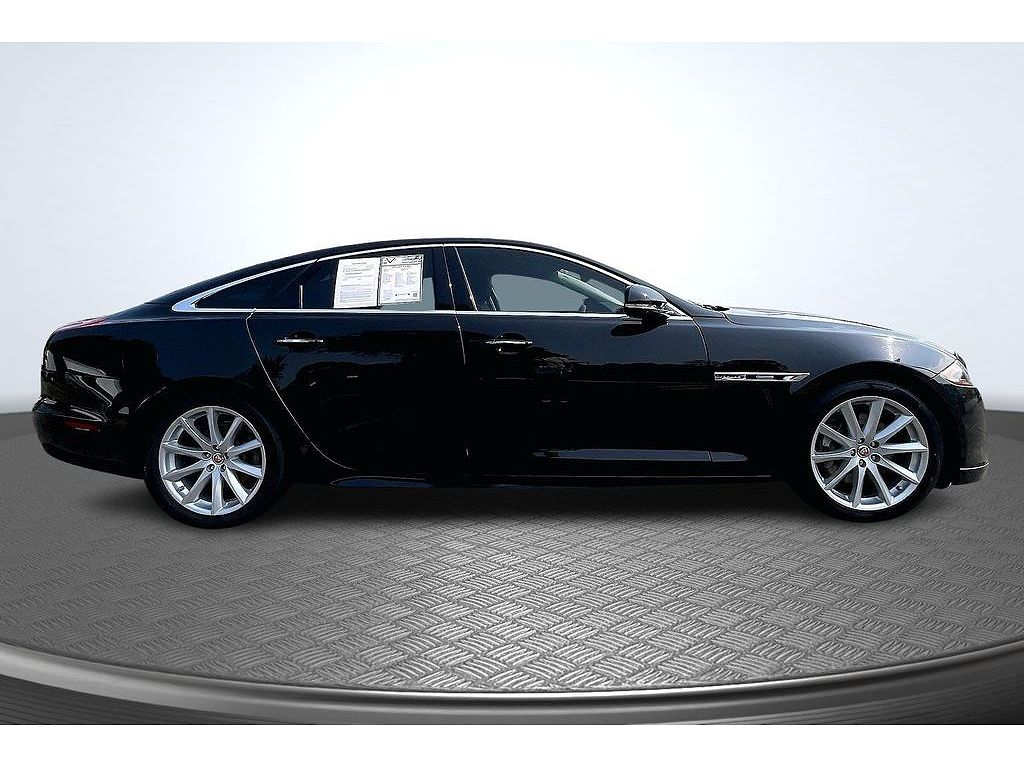 2018 Jaguar XJ R-Sport