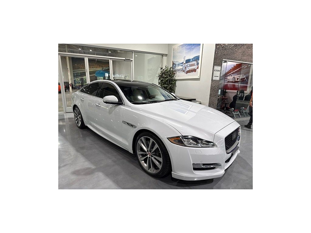 2016 Jaguar XJ R-Sport