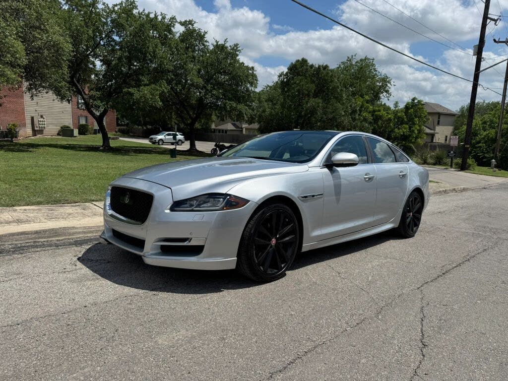 2016 Jaguar XJ R-Sport