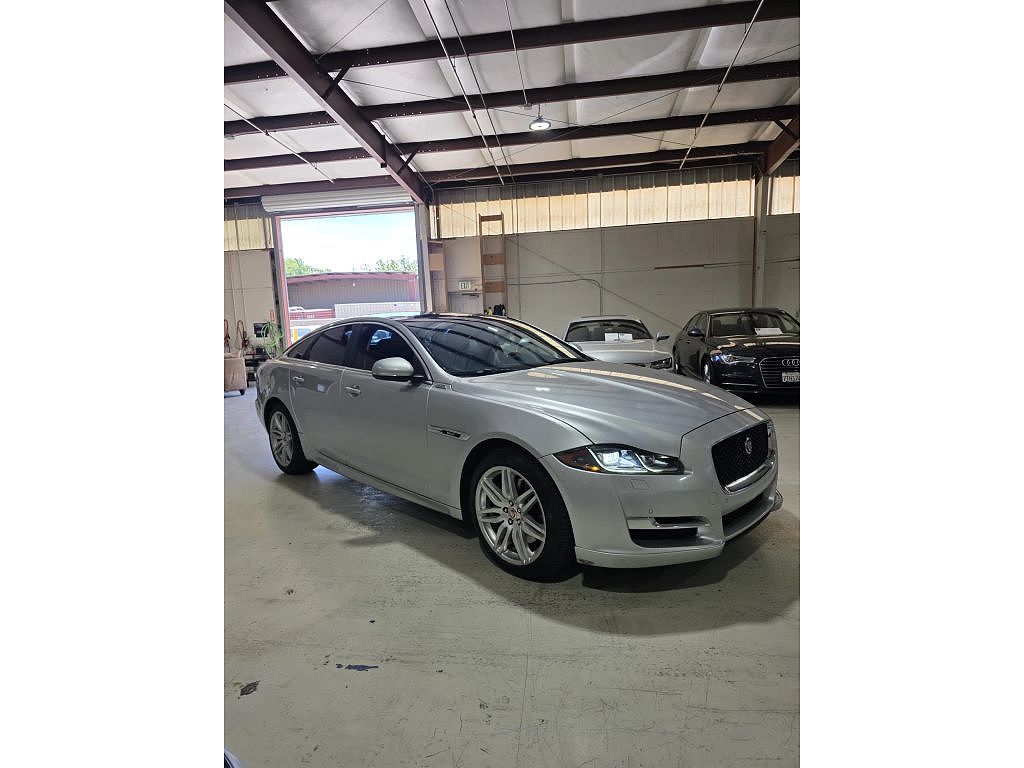 2017 Jaguar XJ R-Sport