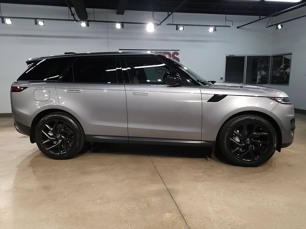 2024 Land Rover Range Rover Sport P360 SE
