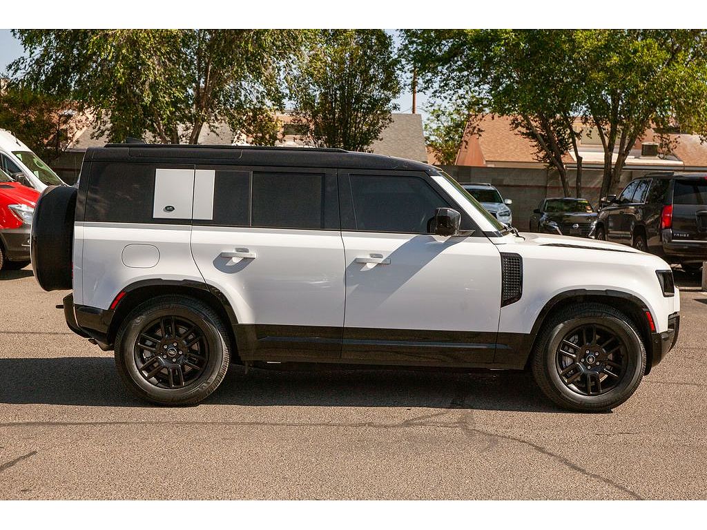 2024 Land Rover Defender 110 P400 X-Dynamic SE