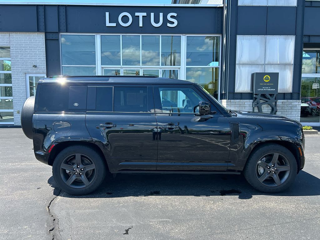 2023 Land Rover Defender 110 P400 X-Dynamic SE