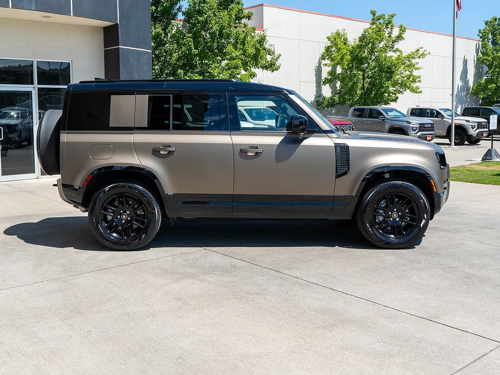 2025 Land Rover Defender 110 P400 X-Dynamic SE