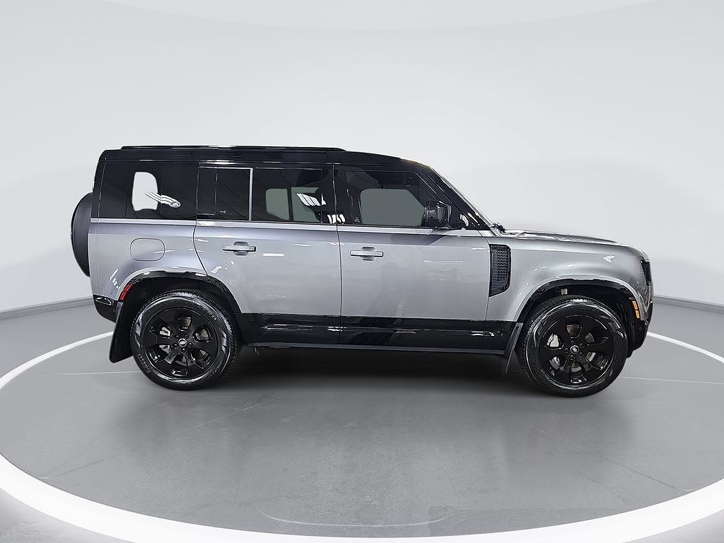 2024 Land Rover Defender 110 P400 X-Dynamic SE