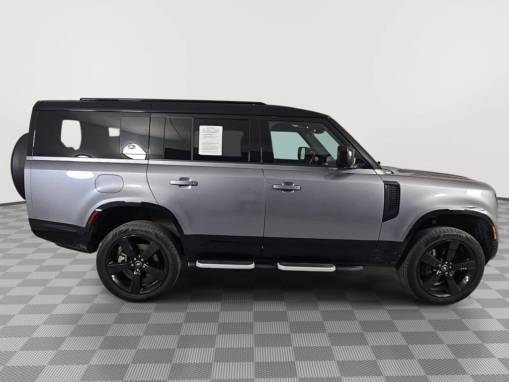 2023 Land Rover Defender 130 P400 X-Dynamic SE