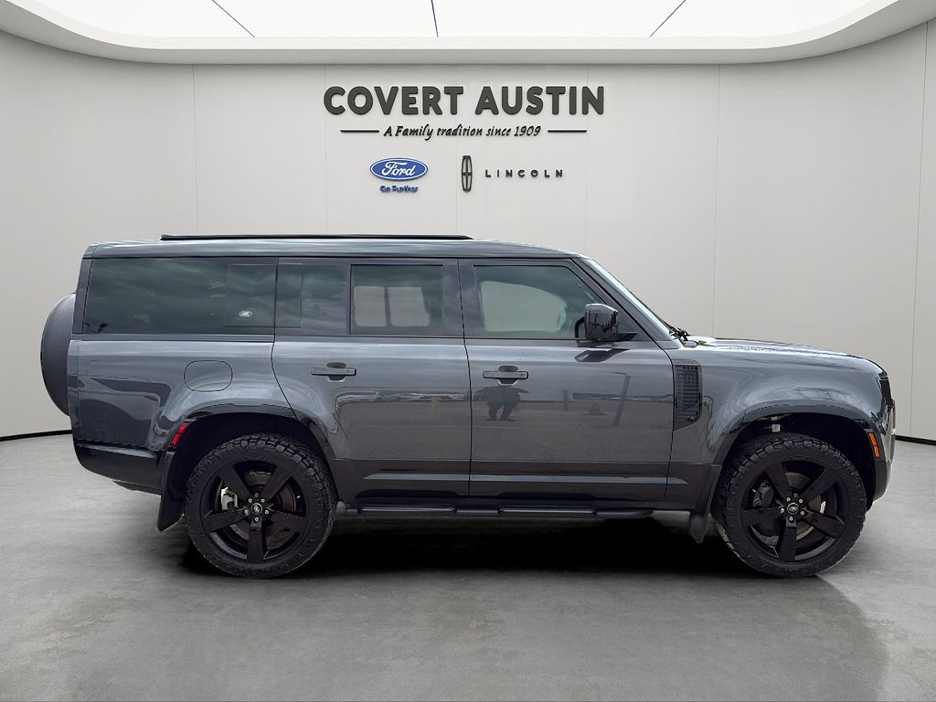 2024 Land Rover Defender 130 P400 X-Dynamic SE