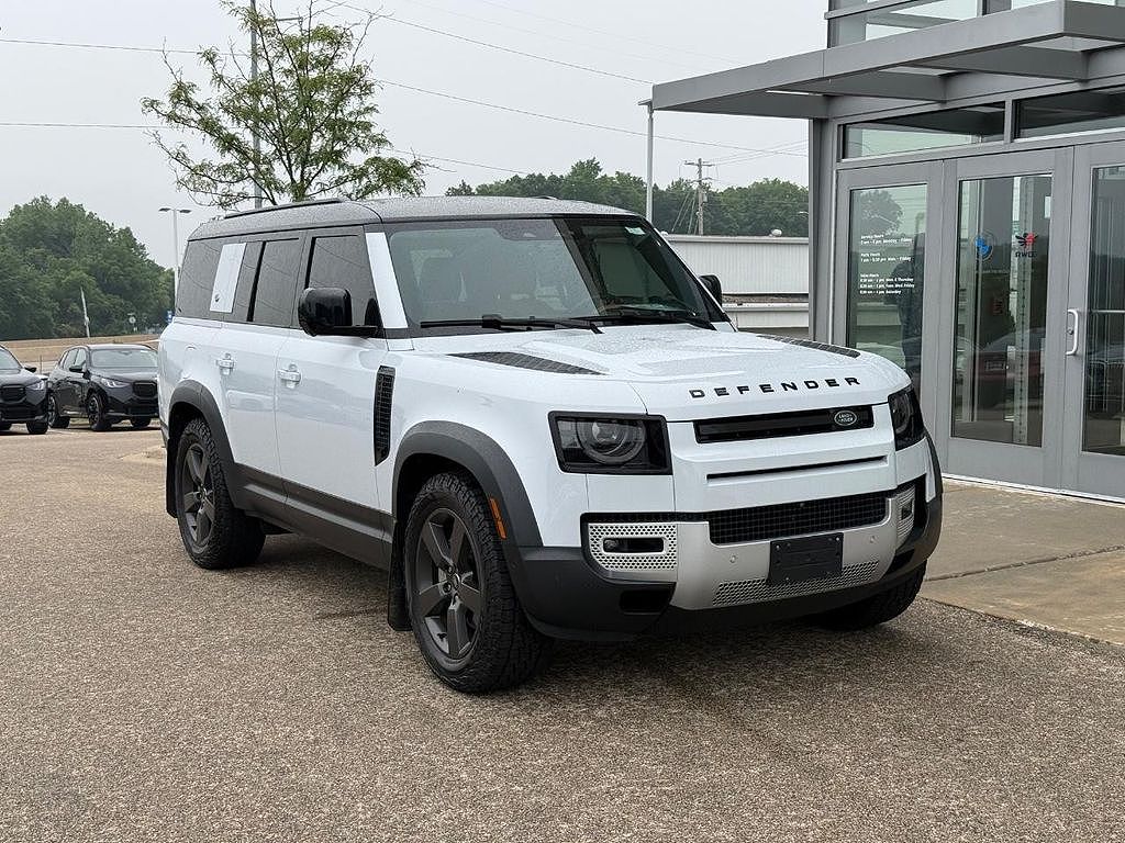 2023 Land Rover Defender 130 P400 SE
