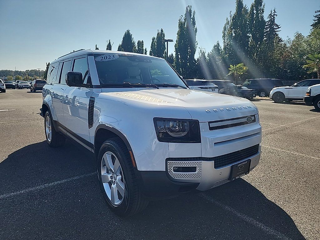 2023 Land Rover Defender 130 P400 SE