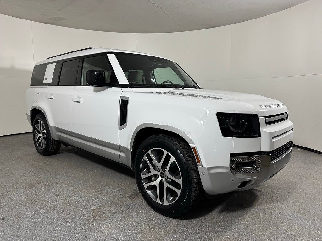 2023 Land Rover Defender 130 SE