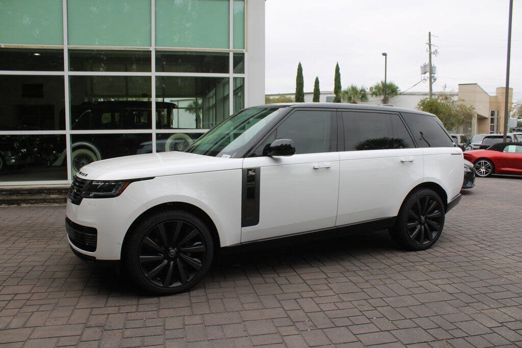 2024 Land Rover Range Rover P615 SV