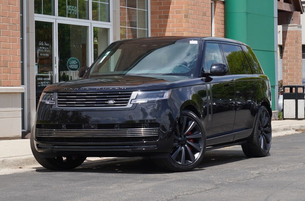 2026 Land Rover Range Rover P615 SV