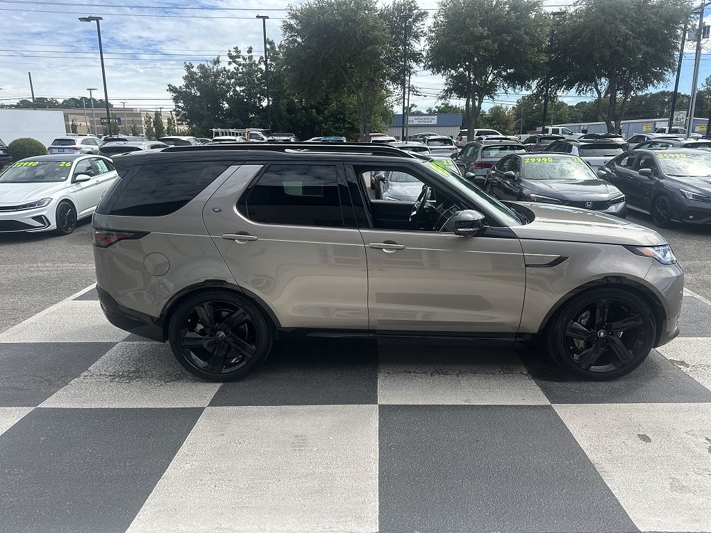 2025 Land Rover Discovery P300 Dynamic SE
