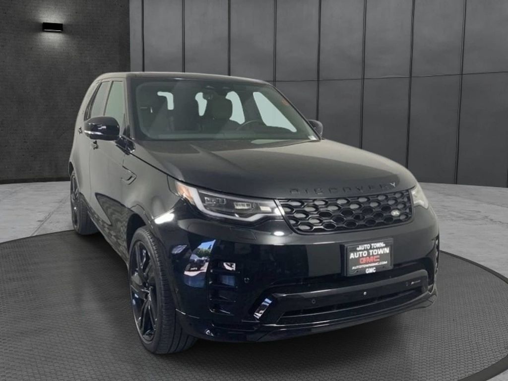 2023 Land Rover Discovery P300 R-Dynamic S