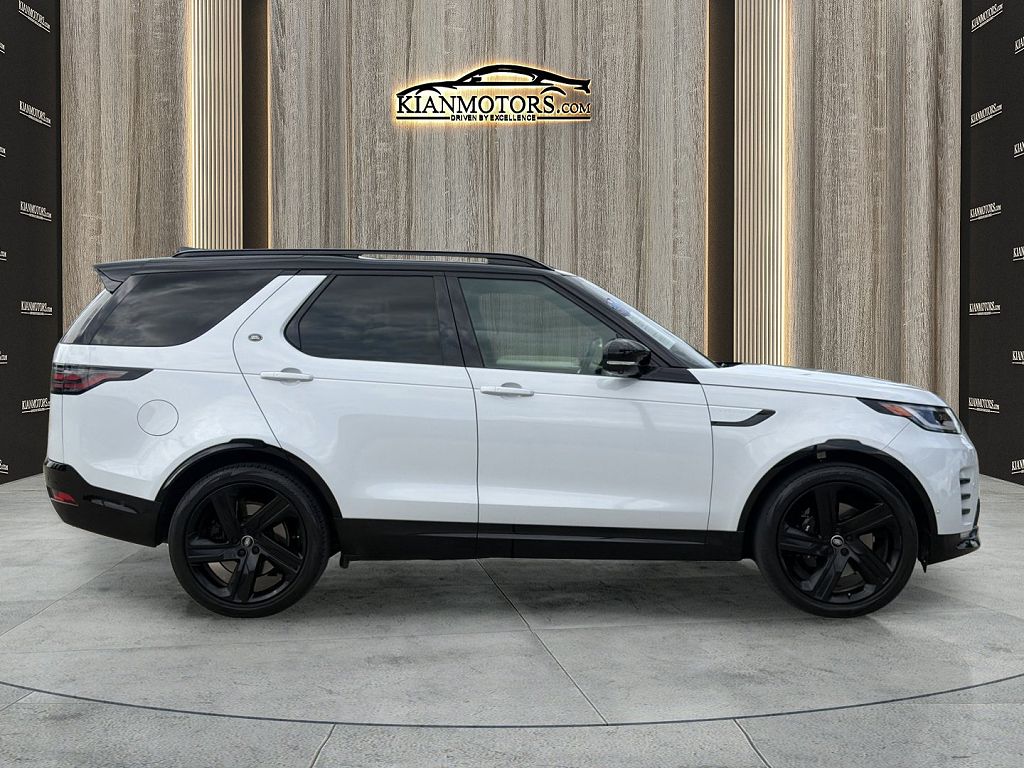 2023 Land Rover Discovery Metropolitan Edition