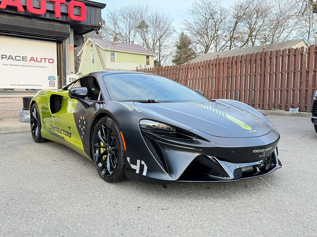 2023 McLaren Artura