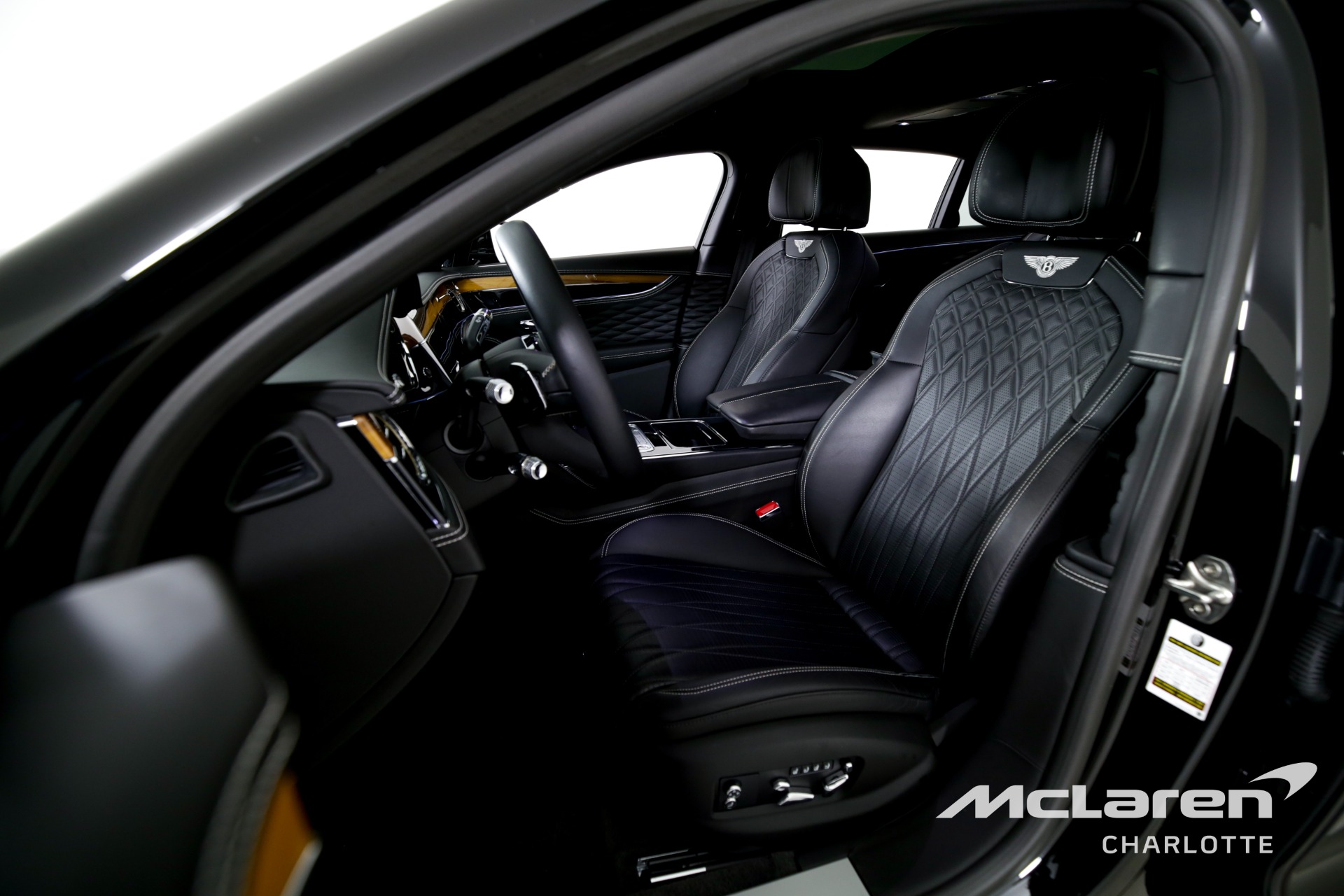 Vehicle Image 11 of 65 for 2021 Bentley Flying Spur